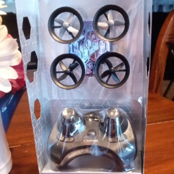 VOYAGE Mini  Drone with Silver and Black Design - New In The Package - Picture 5 of 5